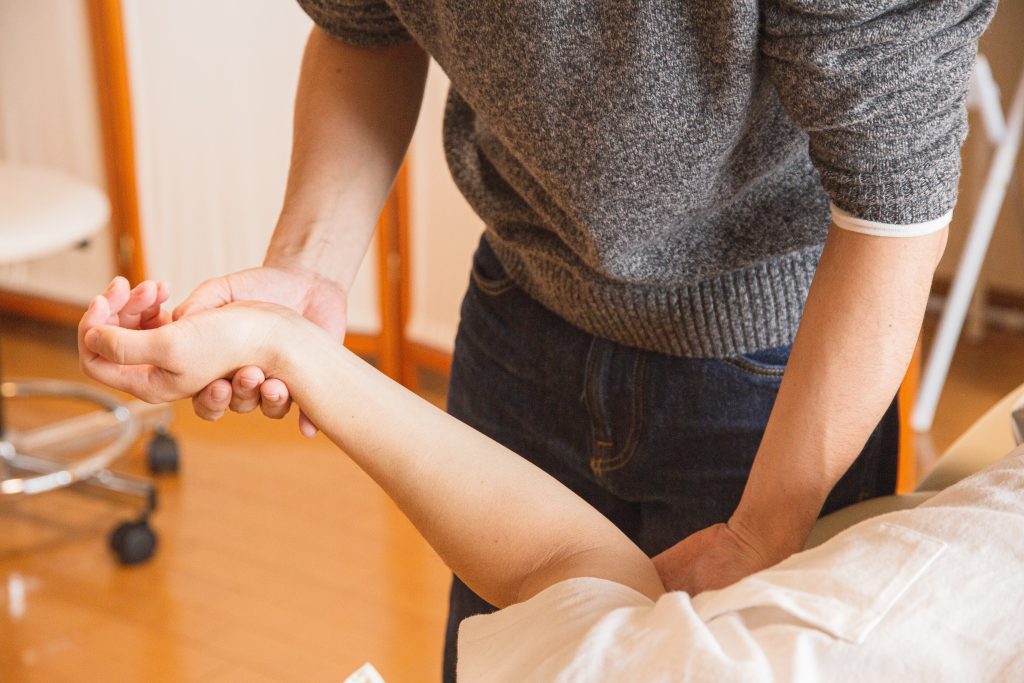 wrist pain treatment with physical therapy